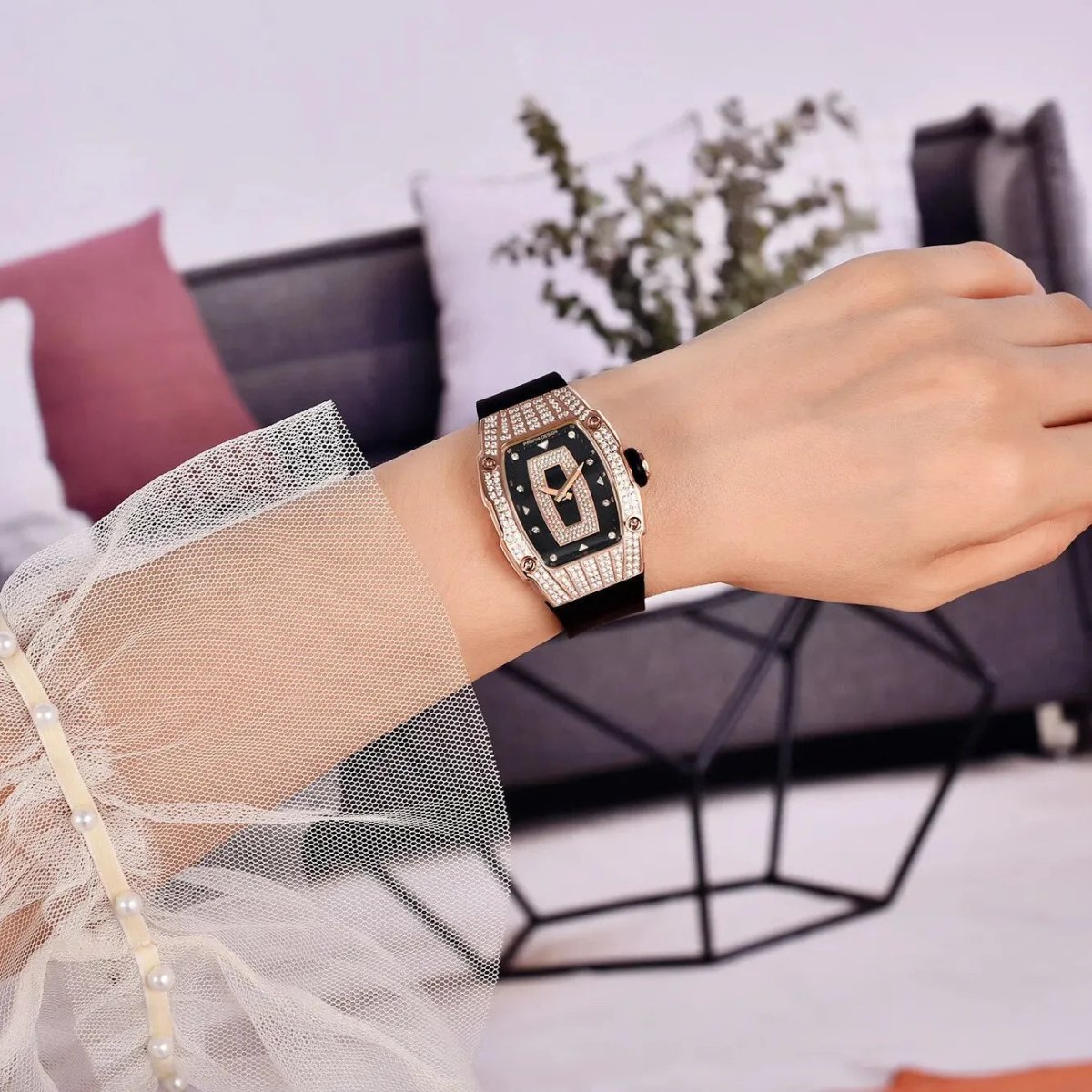 Valentine’s Day Gift Guide: How to Choose the Perfect Watch for Her - Pagani Design Official Store